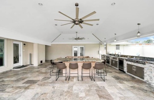 Waller House | Luxury villa. 3 ensuite bedrooms. Huge parkingnn