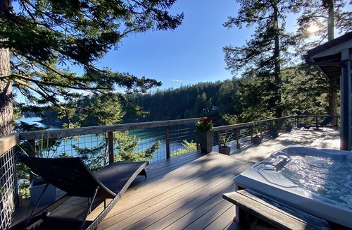 Eastsound House | Luxury Waterfront Estate, Hot Tub, Mooring, Gated Privacy, Multi-Family