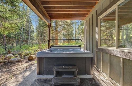 McCall House | Magic Estate Cabin + Suite Hot Tub Game Room