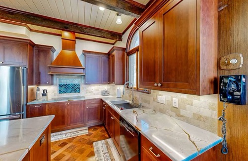 Tool House | Magical Castle Retreat with lake access, private boat launch, sleeps up to 18!
