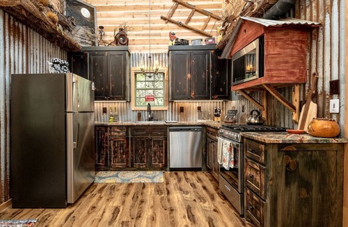 Dennis House | Magical Treehouse with Slide by Brazos River for Family Glamping Adventures in Texas