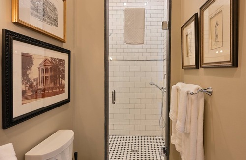 Natchez House | Magnolia Hall: Armstrong | 1/1, Private Ensuite Bath