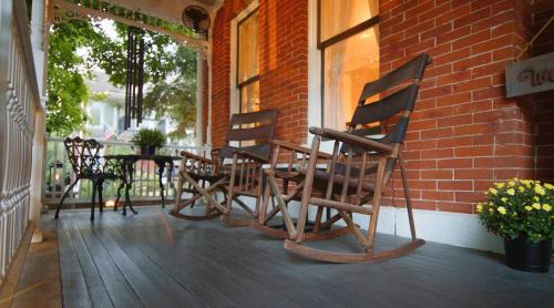 Parkville Bed & Breakfast | Main Street Inn