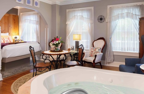 Parkville Bed & Breakfast | Main Street Inn