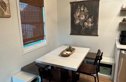 Kutzky Park House | Mainstay - 3BR Main Floor Living Recliner, Bright space! Mayo Discount