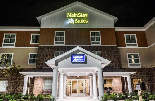 Hackberry Hotel | MainStay Suites Hackberry Sportsman's Lodge