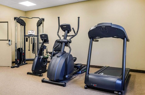Hackberry Hotel | MainStay Suites Hackberry Sportsman's Lodge