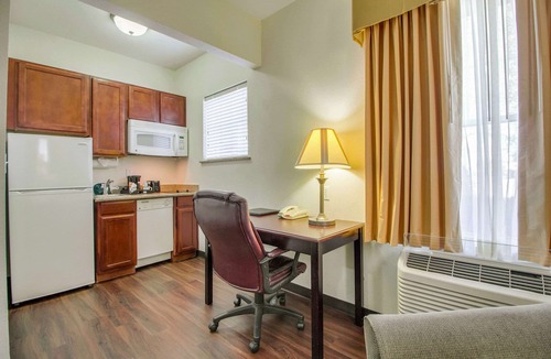 Astrodome Hotel | MainStay Suites Texas Medical Center/Reliant Park