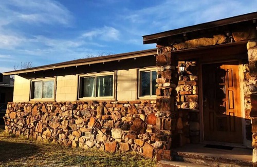 Carlsbad House | Majestic Hikers Retreat