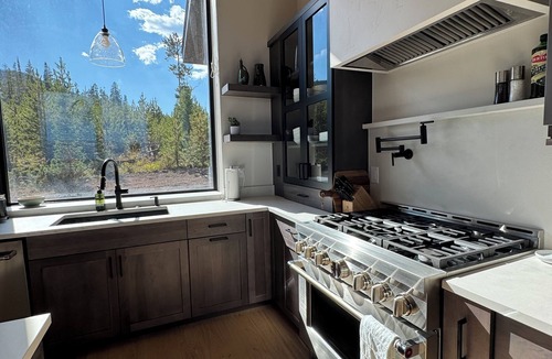 Granby Ski Chalet | Majestic Top of the Hill Ski & Golf Retreat - STUNNING HOME with MOUNTAIN VIEWS