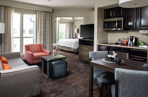 Las Colinas Hotel | Mandalay Canal Walk 1BR Ste Breakfast, Pool&Gym