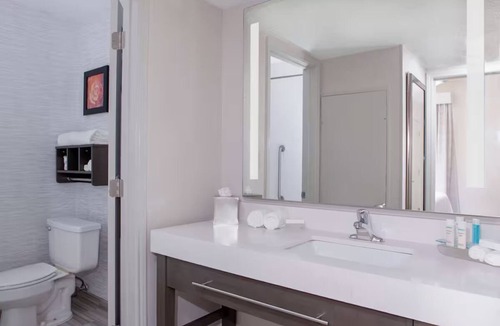Las Colinas Hotel | Mandalay Canal Walk 2BR Ste Breakfast, Pool&Gym
