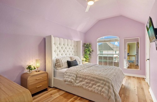 Mansfield House | Mansfield Mansion with pool and hottub - newly renovated home away from home