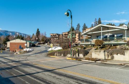 Manson House | Manson Lake House
