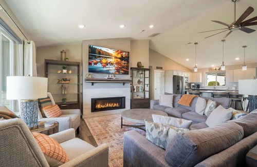 Manson House | Manzanita Casita w/private heated pool & hot tub!