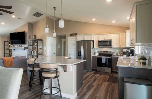 Manson House | Manzanita Casita w/private heated pool & hot tub!