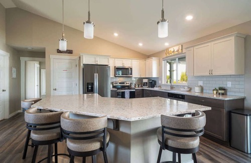 Manson House | Manzanita Casita w/private heated pool & hot tub!