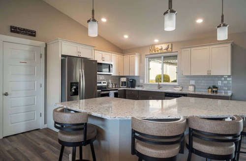 Manson House | Manzanita Casita w/private heated pool & hot tub!