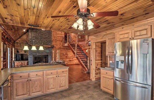 Boswell Cabin | 'Marfly Retreat' - Remote White River Getaway!