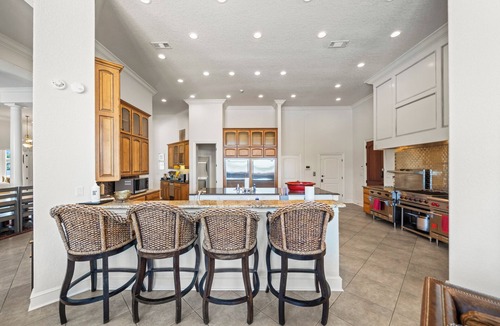 Rockwell House | Marlin Houzz: Lake Estate with Infinity Pool!