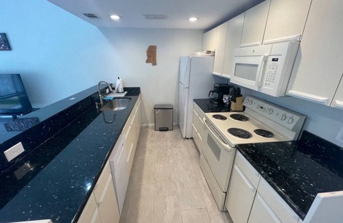 Gulfport Hotel | Marvel GulfCondo - One Bedroom Hotel, Sleeps 4