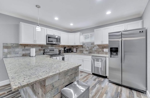 Leon Valley House | Massive 9 Bedroom Retreat in Great Location | San Antonio