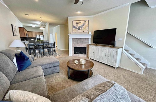 North Overton House | Matador on Main - 3BR/3.5BA - Walk to Tech