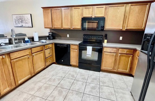 North Overton House | Matador on Main - 3BR/3.5BA - Walk to Tech