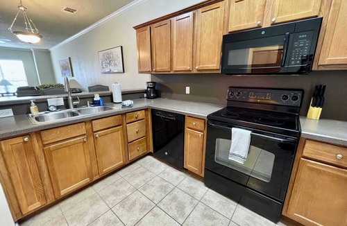 North Overton House | Matador on Main - 3BR/3.5BA - Walk to Tech