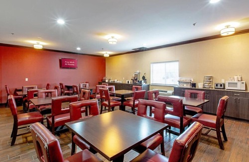 Council Bluffs Hotel | Maximum Comfort and Convenience! Free Parking, Pet-friendly, Indoor Pool!