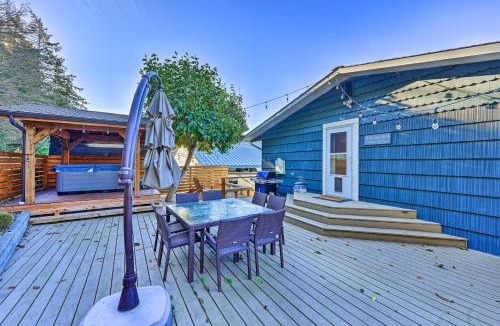 Stanwood House | McKees Beach House w/Ocean Views, Hot Tub!