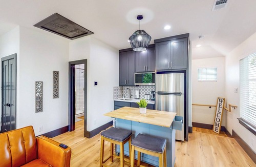 McKinney Apartment | 'McKinney Marvel' Studio in Historic District