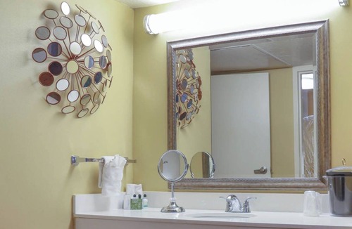 Downtown Hotel | MCM Eleganté Hotel & Suites