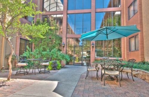 Abilene Hotel | MCM Elegante Suites Abilene