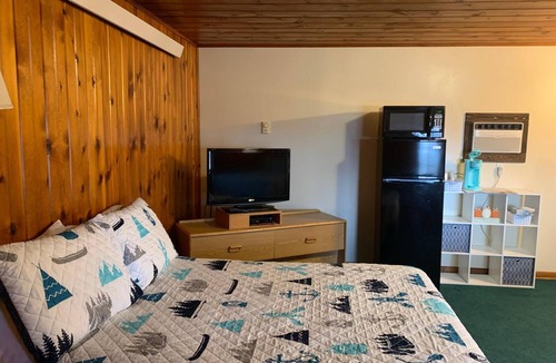 Bridgeport Hotel | Meadow Park Motel on 385