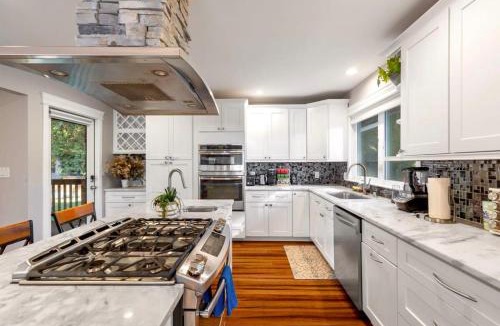 Mercer Island House | Mercer Island Modern Family-Friendly Home I-90