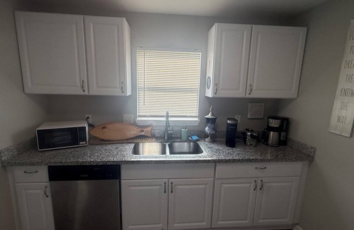 Clute House | Mermaid by the Coast 4BR Near Beach & Refineries