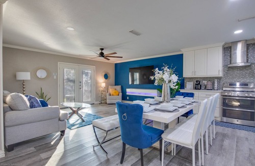 Mesquite House | Mesquite Manor Mins to FIFA Fest Garage Yard