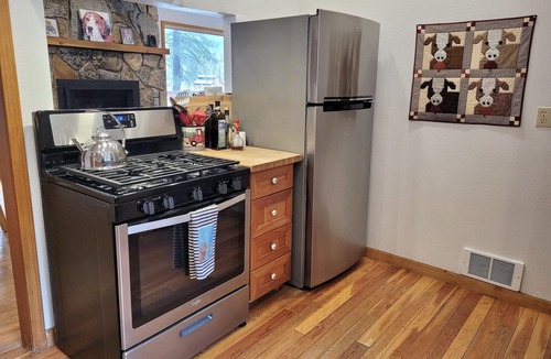 Methow Valley House | Methow Dog Cabin-Dog Friendly home between Winthrop&Mazama!
