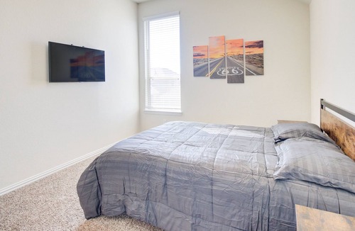 Richmond House | Meticulously-maintained 3-BR Home w/ Backyard - Double Story