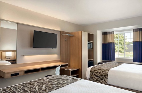 Broadmoor Hotel | Microtel Inn & Suites by Wyndham Baton Rouge