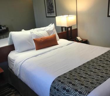 Urbandale Hotel | Microtel Inn & Suites Urbandale