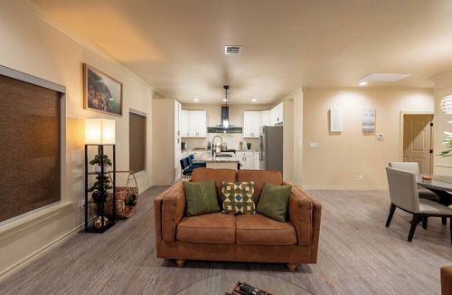 Tulsa House | Mid-Century Kendall Whittier charm 3 big bedrooms Mins frm TU, Dwntown, Expo CTR