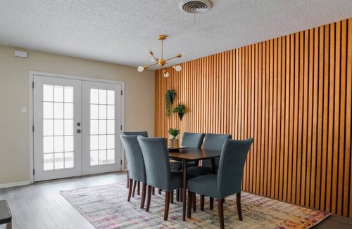 Ransom Canyon House | Mid-Century Modern Lakeview Retreat Remodeled
