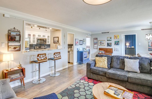 Mid America Condo | Mid-Century Modern Condo on Lake Hamilton!