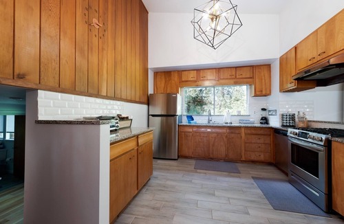 Durango House | Mid Century Mtn Home and a cabin on 3 acres - 10 Min to DGO - AC-Hot Tub