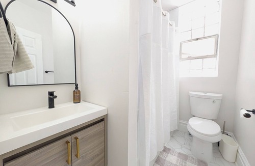 Shaw House | Mid-Century Shaw Home - Family & Pet Friendly, walkable to Tower Grove Park
