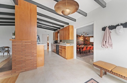 Walla Walla East House | Mid-Mod The Marvy 4 Beds/Sleeps 8 Relaxed & roomy
