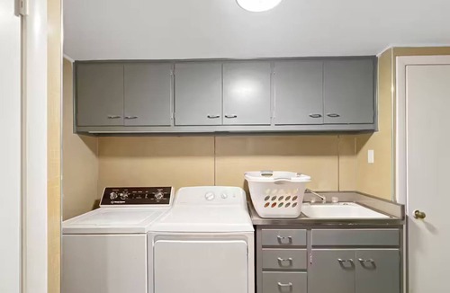 Tokio House | Midcentury Retreat 4bdr 6 Beds Gym + Yard