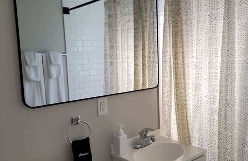 Joslyn Castle Apartment | Midtown Hub, Walk to UNMC, Near Dundee